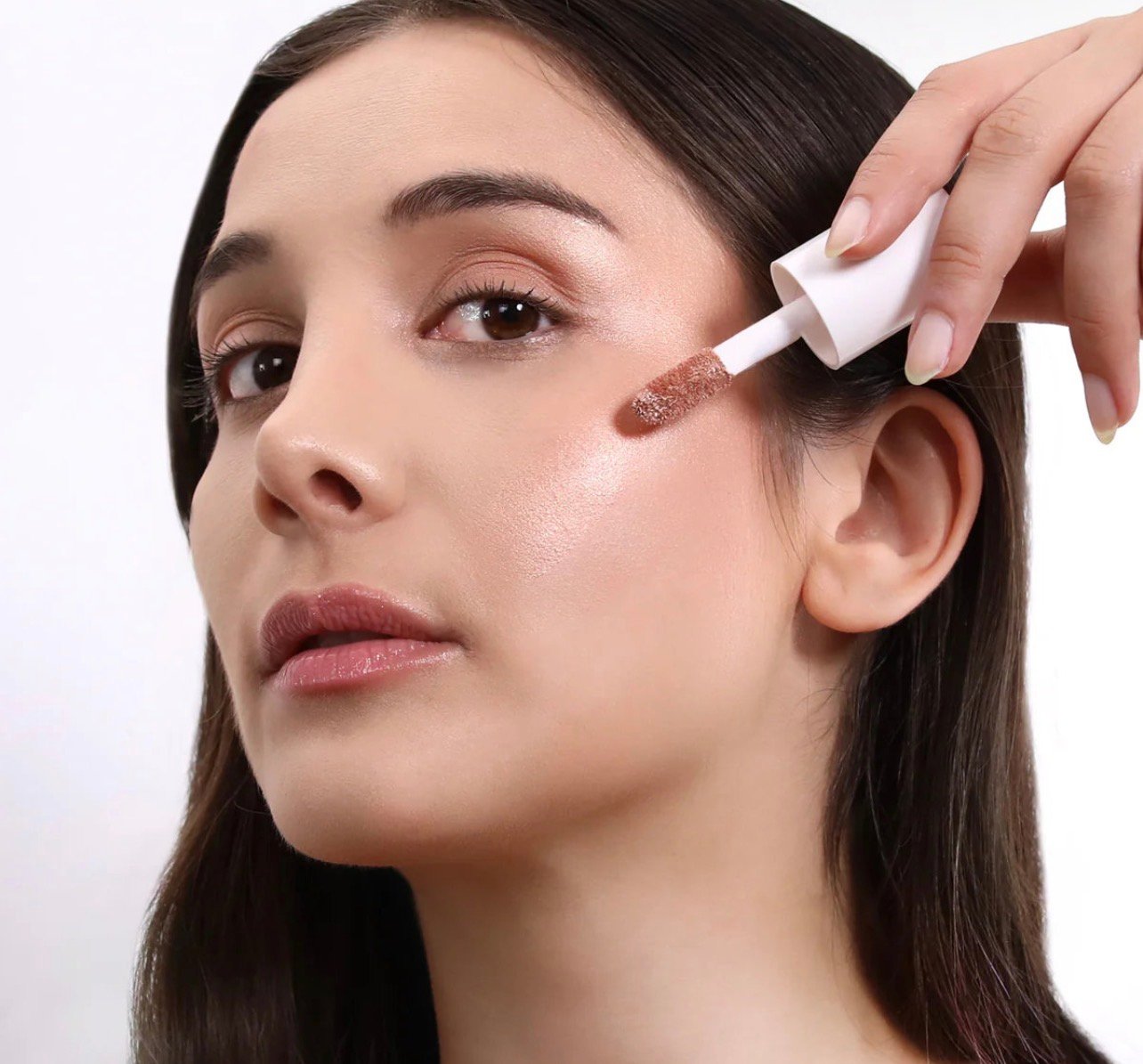Moira GLOW SHOW LIQUID HIGHLIGHTER (003, CHAMPAGNE DELIGHT) - Image 4