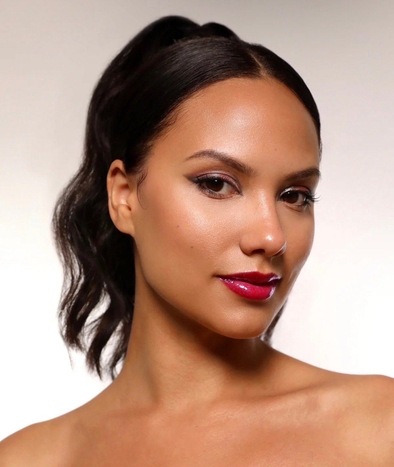 Moira STARSHINE LIP GLOSS (003, OUTRAGEOUS) - Image 3